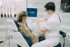Dr. Utz mit Patientin